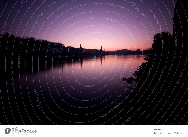 Inn Sonnenuntergang Fluss Passau Naher und Mittlerer Osten Kirche Turm Reflexion & Spiegelung Flussufer Felsen dunkel violett Langzeitbelichtung Winter schön