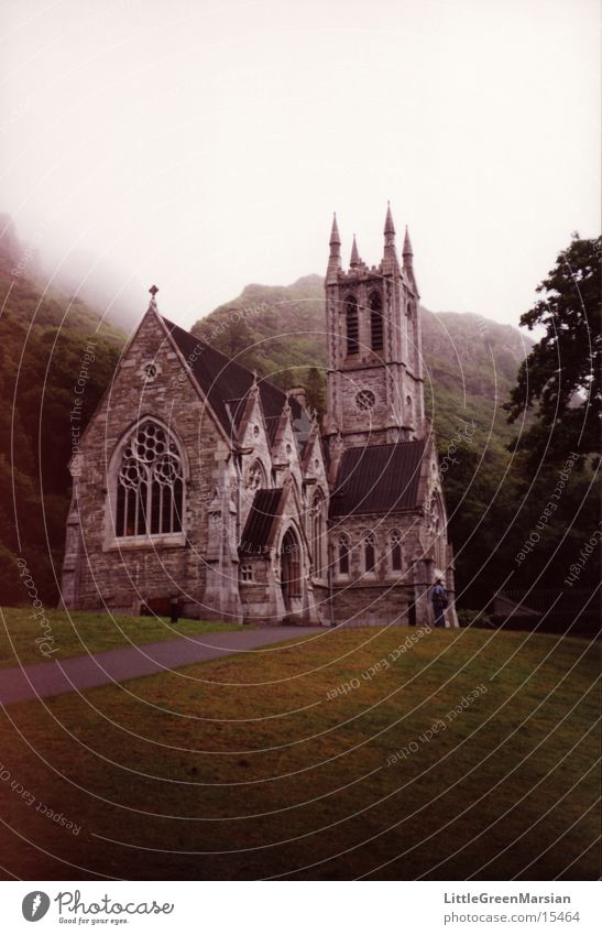 Irish Church Nebel Nieselregen Gras Wald historisch Gotteshäuser Religion & Glaube Republik Irland Grüne Insel Steinbau