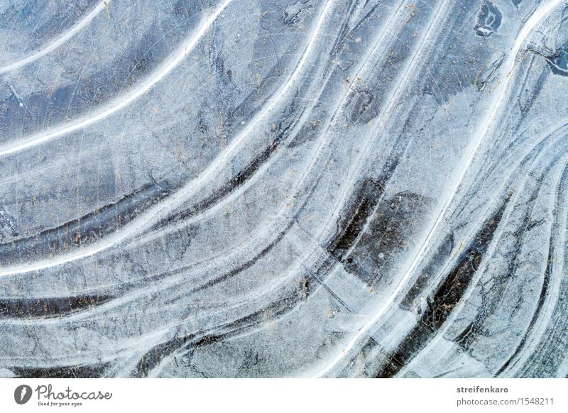 Eis II Umwelt Natur Urelemente Wasser Winter Frost Schnee Wellen Teich See Pfütze Eisfläche Linie frieren ästhetisch bizarr Kunst Rätsel Vergänglichkeit