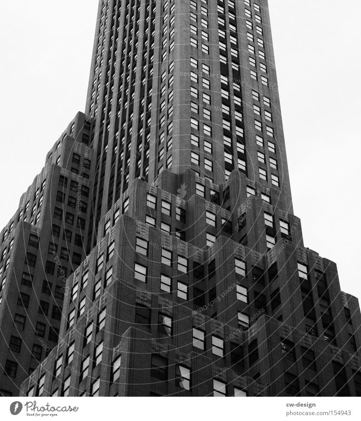 FAMOUS BUILDING Rockefeller Center Hochhaus New York City Fenster Art deco Stadt Schwarzweißfoto Bürogebäude Treppe Amerika Wahrzeichen Kunst modern