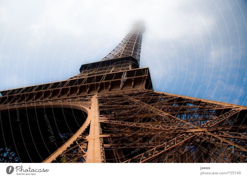 Pisa? alt Denkmal Tour d'Eiffel Frankreich Himmel historisch Paris Perspektive Wahrzeichen Wolken alexandre gustave eiffel fraktal Baugerüst Turm weltaustellung