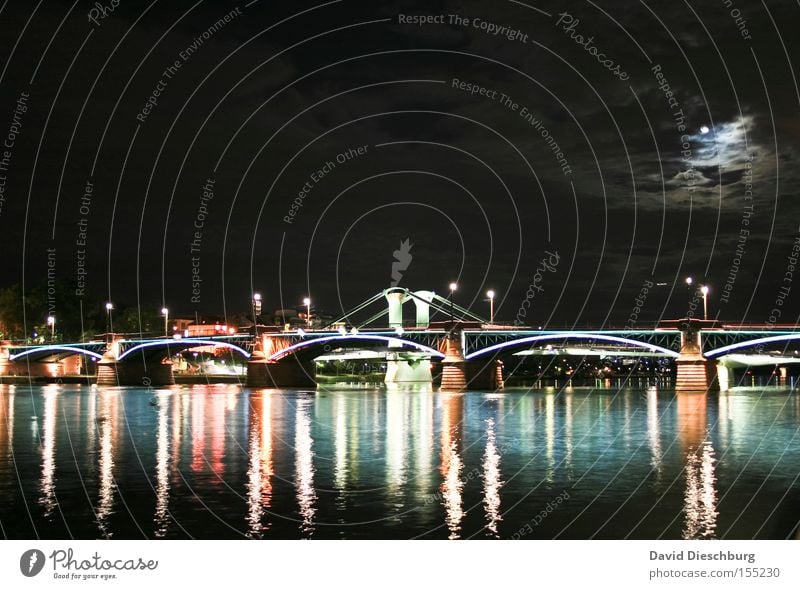 Brücke im Mondschein Licht Fluss Wasser Nacht Abend Wolken Lampe Reflexion & Spiegelung Frankfurt am Main Langzeitbelichtung Himmelskörper & Weltall moon