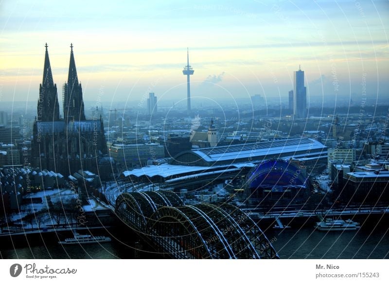 Heimatserie (1) Panorama (Aussicht) Stadt Köln Kitsch Kölner Dom Wahrzeichen Tourismus Gotteshäuser Denkmal sigtseeing Stadtzentrum großstadtdschungel