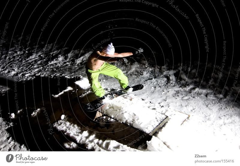 backside boardslide | sour cream and onion Boardslide Snowboard Stil Nacht Tisch Licht Freestyle Aktion springen Mann Wintersport Freizeit & Hobby Schnee jibben