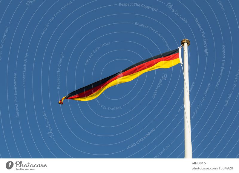 Deutsche Fahne weht auf einem Automobil Stockfoto 1111745312