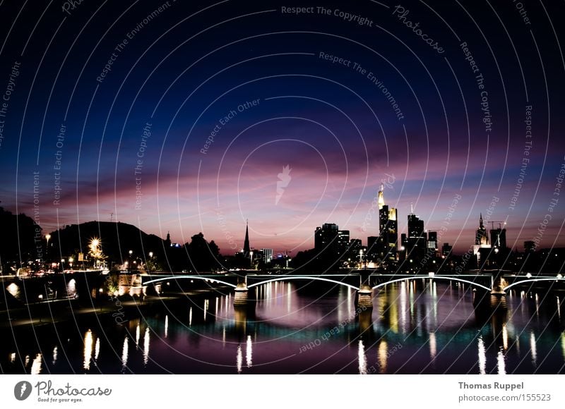 Frankfurt am Main Farbfoto Außenaufnahme Menschenleer Textfreiraum oben Abend Dämmerung Nacht Silhouette Reflexion & Spiegelung Tourismus Wasser Wolken