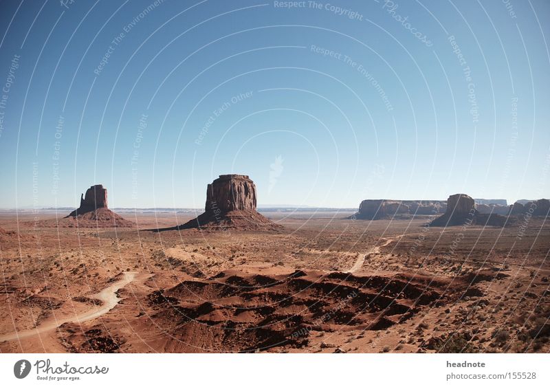 Monument Valley Felsen Himmel Wolken Ferien & Urlaub & Reisen Reisefotografie unterwegs Fernweh Wohnmobil Amerika Horizont Indianer Wüste USA Erde Sand