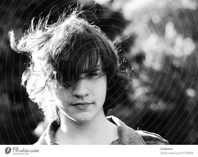 Freiheitsgefühl Jugendliche Haare & Frisuren Schwarzweißfoto schwarz Sommer wild Wind Gesicht stark Sommersprossen Locken Potrait