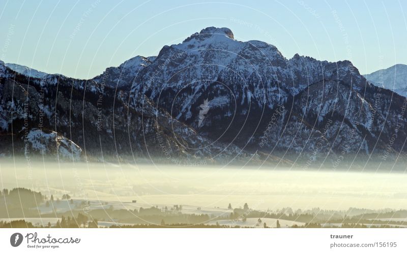 Nebelkönig Ludwig... Farbfoto Gedeckte Farben Außenaufnahme Luftaufnahme Menschenleer Tag Abend Licht Kontrast Sonnenstrahlen Panorama (Aussicht) Erholung ruhig