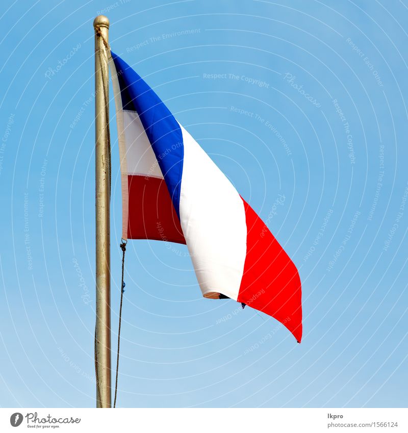 Frankreich Farbe und Welle Ferien & Urlaub & Reisen Freiheit Erde Himmel Wolken Wind Wege & Pfade Metall Fahne fliegen blau rot weiß Hintergrund Transparente