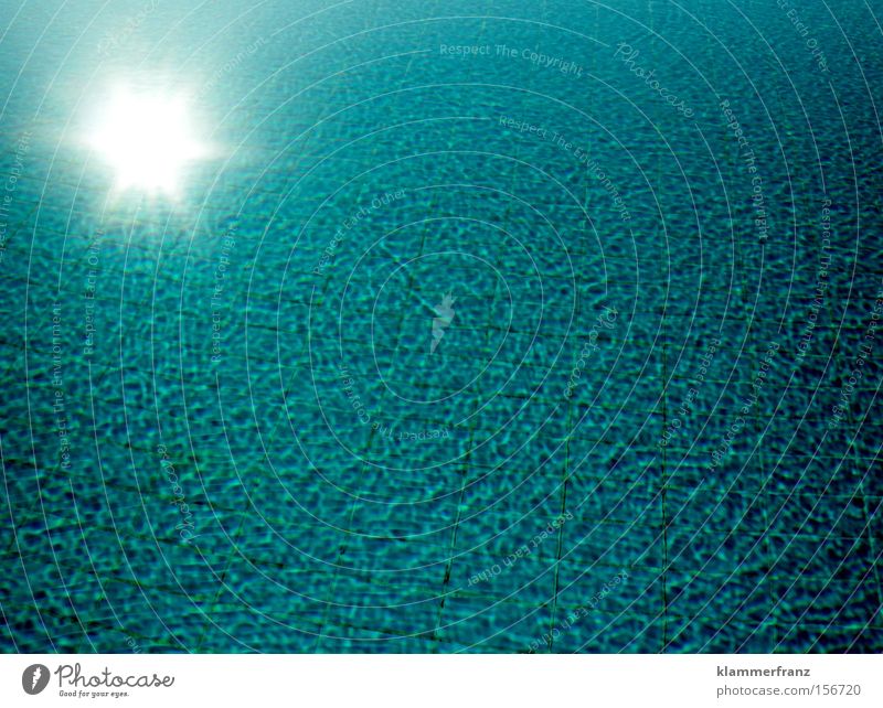Auszeit Sommer Sonne Meer Wasser Schwimmbad Erholung blau tief Wellen durchdrehen Pause ruhig