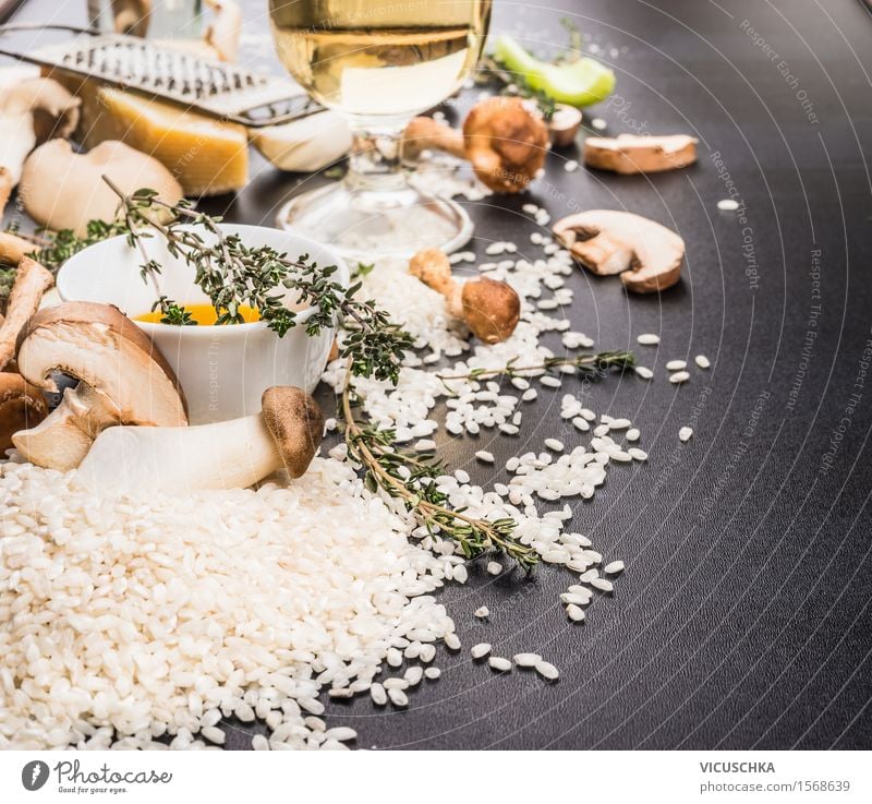 Zutaten für Pilzrisotto Lebensmittel Gemüse Getreide Kräuter & Gewürze Öl Ernährung Mittagessen Abendessen Festessen Italienische Küche Geschirr Stil Design