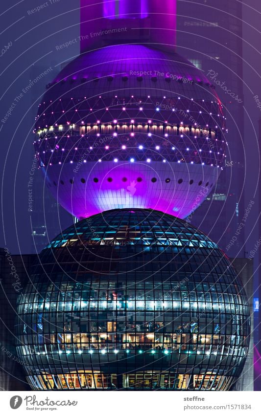 Raumstation Haus außergewöhnlich Stadt Shanghai China Pu Dong Fernsehturm Kugel Futurismus Zukunft Weltraumstation Science Fiction Nachtaufnahme