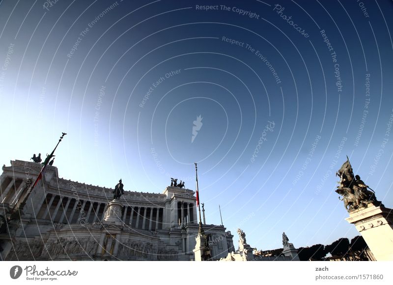 Blau machen | Der Himmel über Rom Schönes Wetter Italien Stadt Hauptstadt Stadtzentrum Altstadt Palast Platz Piazza Venezia Sehenswürdigkeit Wahrzeichen Denkmal