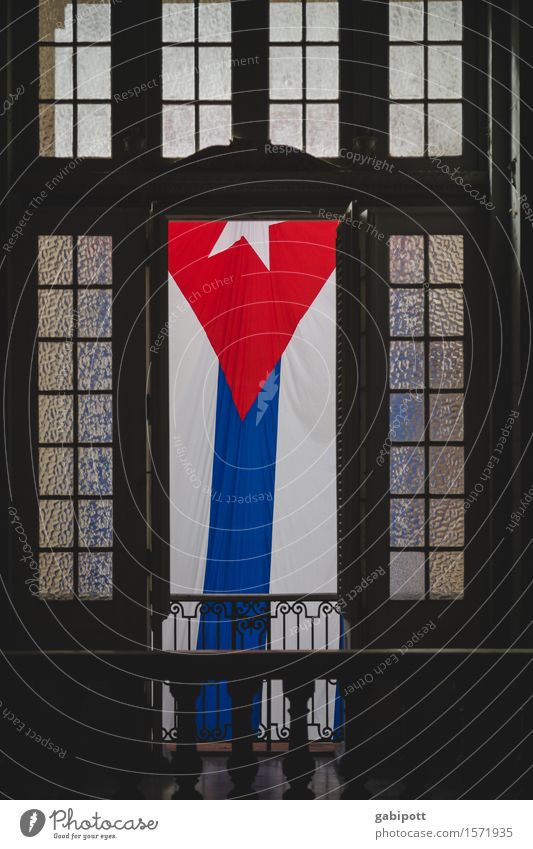 * Museum Havanna Kuba Hauptstadt Bauwerk Gebäude Fassade Fenster Tür Sehenswürdigkeit Denkmal Zeichen Fahne historisch blau braun rot weiß einzigartig Freiheit