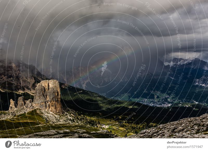 Unwetter in den Dolomiten mit Regenbogen Ferien & Urlaub & Reisen Tourismus Ausflug Abenteuer Ferne Freiheit Berge u. Gebirge wandern Umwelt Natur Landschaft