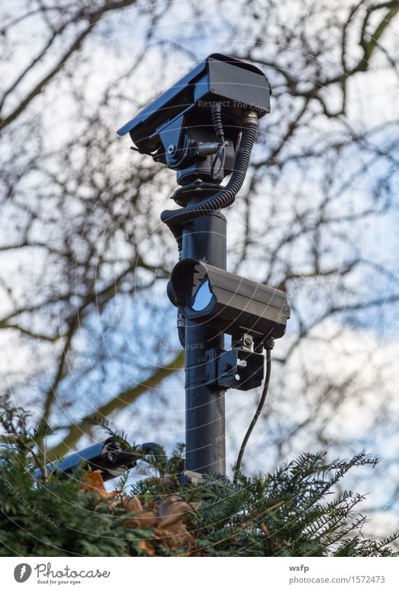Kameraüberwachung zur Sicherheit an einem Gründstück Videokamera Überwachung Überwachungskamera Videoüberwachungsanlage video vorratsdatenspeicherung 1984