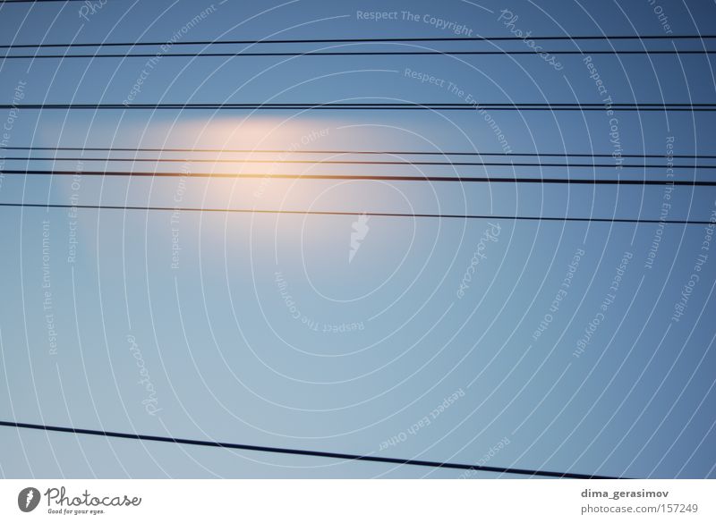 Linien 2 Zeile direkt blau Sommer Himmel parallel Eisenbahn Kommunizieren Farbe Verkehr gerade Linie aufrecht Zug Ferien & Urlaub & Reisen