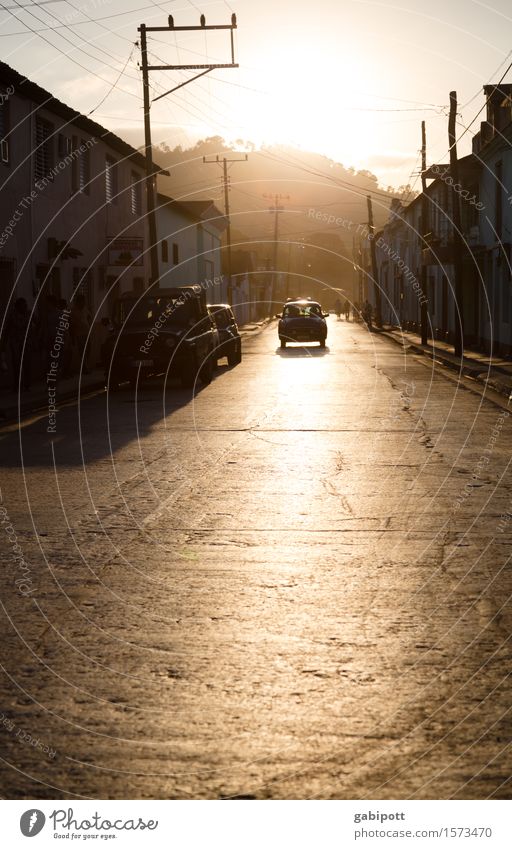 Kuba | Baracoa Kleinstadt Stadt Hafenstadt Altstadt Verkehr Verkehrsmittel Verkehrswege Straße Wege & Pfade exotisch natürlich braun Zufriedenheit Gelassenheit