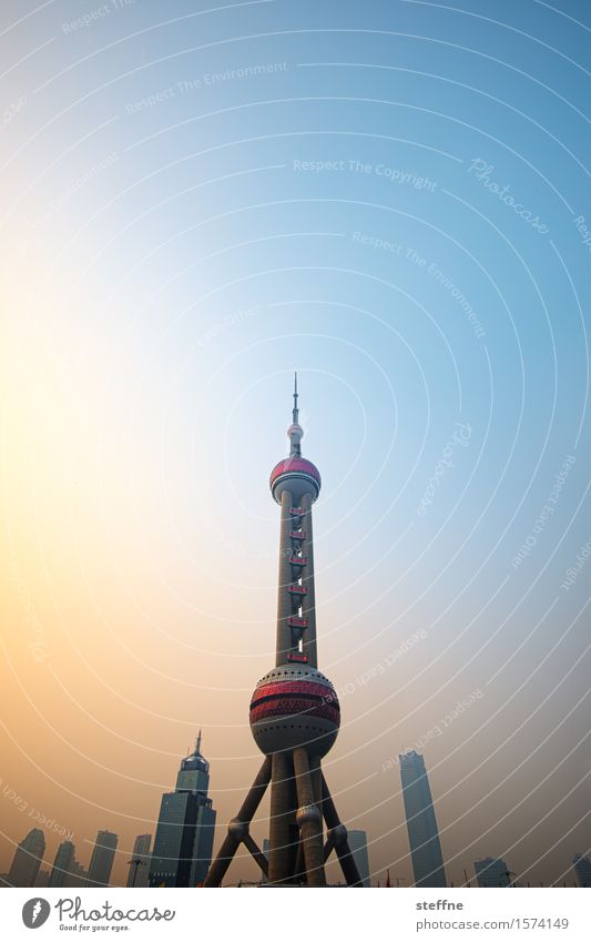 Rakete Sonnenaufgang Sonnenuntergang Sonnenlicht Schönes Wetter Shanghai China Stadtzentrum Skyline Hochhaus Wahrzeichen außergewöhnlich Fernsehturm