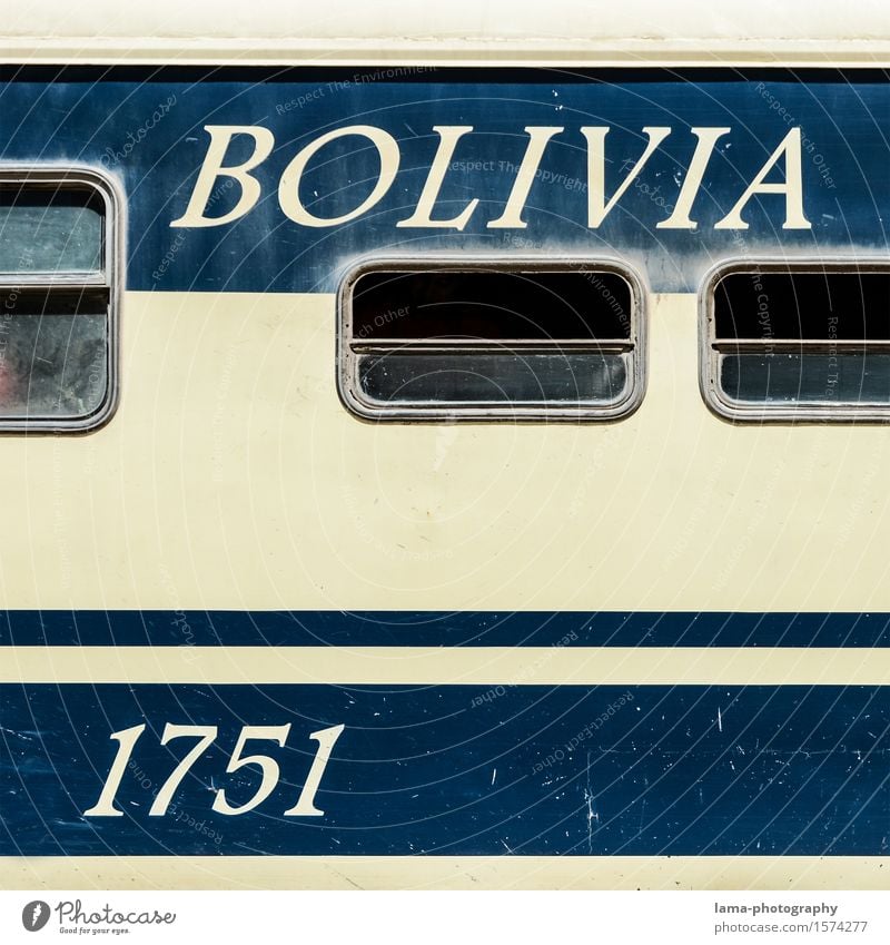 1751 Ferien & Urlaub & Reisen Tourismus Ausflug Oruro Salar de Uyuni Bolivien Südamerika Bahnfahren Eisenbahn Personenzug Eisenbahnwaggon Schriftzeichen
