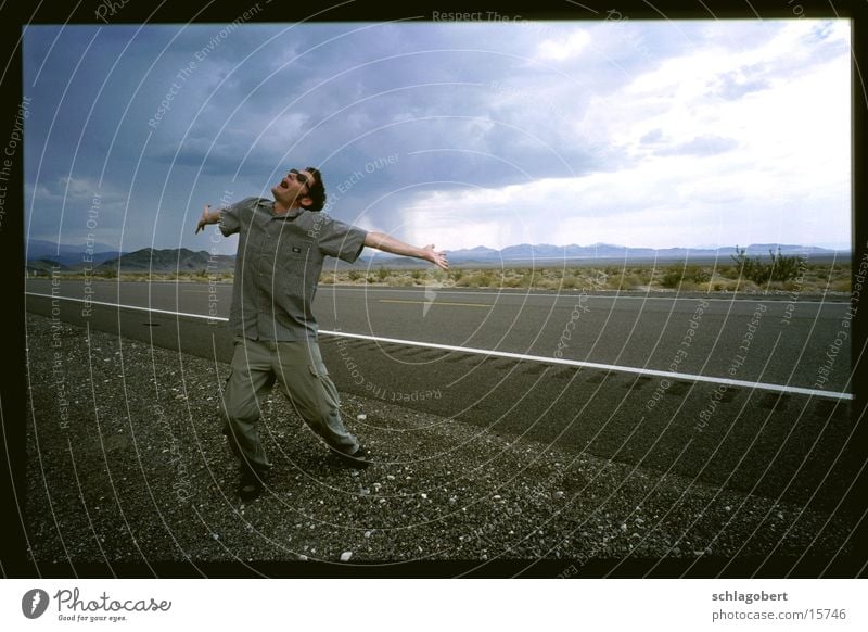 warten auf regen in death valley Gefühle Death Valley National Park Wolken Regen Sonnenbrille Mann Roland Juno 60 halleluja Straße