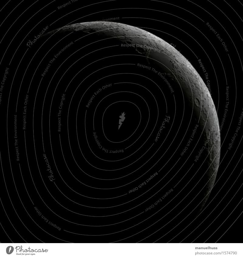 Crescent Moon Himmel Nachthimmel Mond Vulkankrater Kraterrand Berge u. Gebirge Ferne groß grau schwarz weiß Astronomie Astrofotografie zunehmend Mondlandschaft