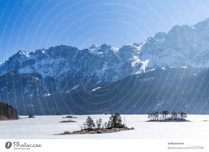 eibsee Landschaft Wolkenloser Himmel Frühling Winter Schönes Wetter Alpen Berge u. Gebirge Schneebedeckte Gipfel Seeufer Eibsee Zufriedenheit achtsam Vorsicht