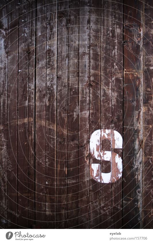 "S" ist soweit Holz Wand Kratzer Schliere Holzwand Hütte Gebäude Buchstaben Typographie Wort Detailaufnahme Schriftzeichen Kommunizieren zerkratzen silbe weiß