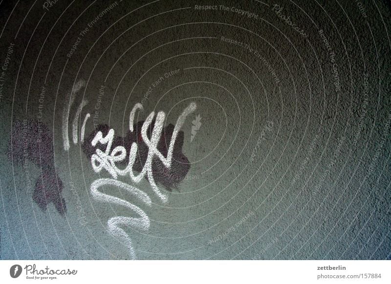 Zeit Graffiti Schriftzeichen Aufschrift Typographie Information Mitteilung Haus Wand Mauer Vandalismus beschmutzen Hausmeister Versicherung Kommunizieren