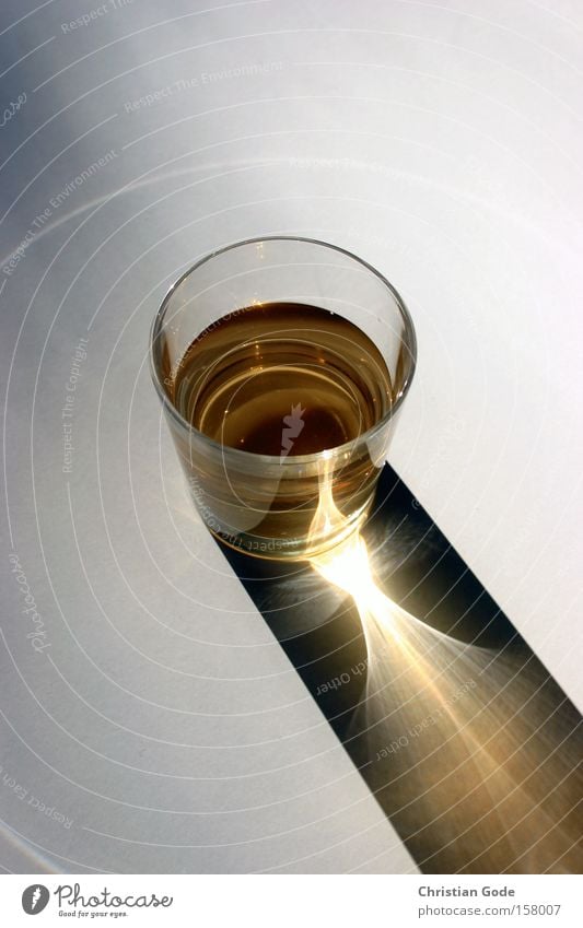 Lichtglas Glas Whiskey Schatten Sonne Kreis Reflexion & Spiegelung Lichterscheinung Getränk Lichtkegel Dinge Alkohol Gastronomie