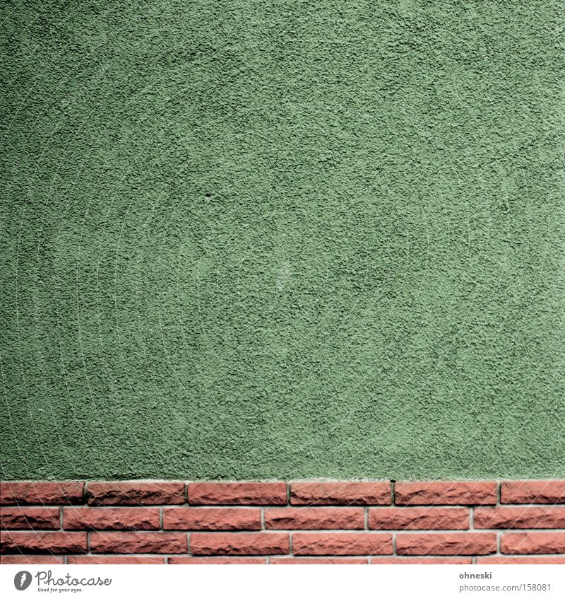 The green wall Wand grün Stein Backstein Fassade Sockel Haus Architektur minimalistisch Strukturen & Formen Ordnung Detailaufnahme Mauer