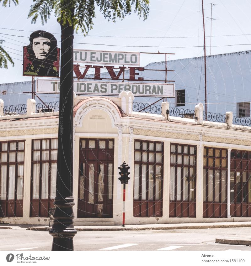 Che | Tuas ideas perduran? Cienfuegos Kuba Stadt Menschenleer Haus Gebäude Lokal Halle Fassade Sehenswürdigkeit Wahrzeichen Denkmal Schriftzeichen