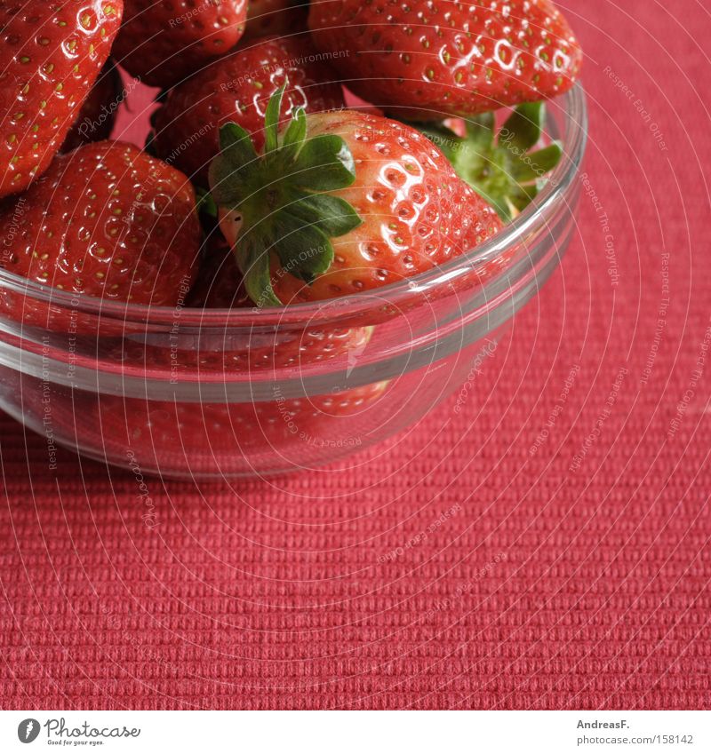 Erdbeeren Schalen & Schüsseln Frucht Vitamin süß rot reif Sommer frisch Vegetarische Ernährung Beeren Glasschüssel