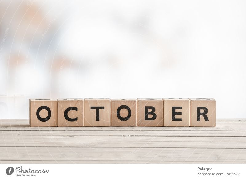 Oktober-Zeichen gemacht von den hölzernen Würfeln Design Spielen lesen Kunst Herbst Spielzeug Holz Hinweisschild Warnschild einzigartig weiß Farbe Text Klotz