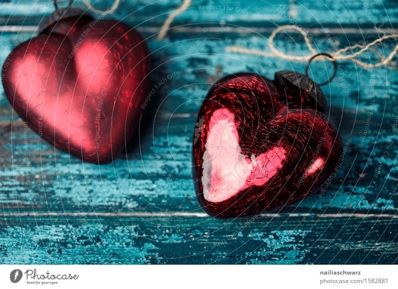 Rote Herzen Valentinstag Holz Glas Metall Liebe Zusammensein glänzend Glück schön retro blau rot Warmherzigkeit Sympathie Romantik Begierde Lust