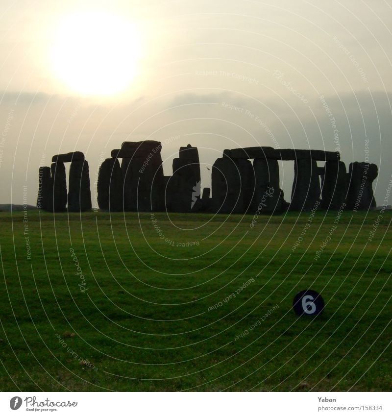 Flotte Nummer in Stonehenge England Stein Steinzeit Neolithikum Mysterium Zauberei u. Magie Rätsel Astronomie Astrologie Stern Wahrzeichen 6 666 Teufel