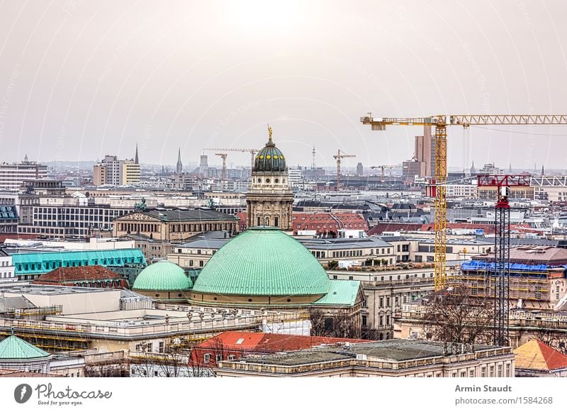 Panorama Berlin mit Französischem Dom Ferien & Urlaub & Reisen Tourismus Sightseeing Städtereise Berlin-Mitte Hauptstadt Stadtzentrum Haus Kirche Palast Dach