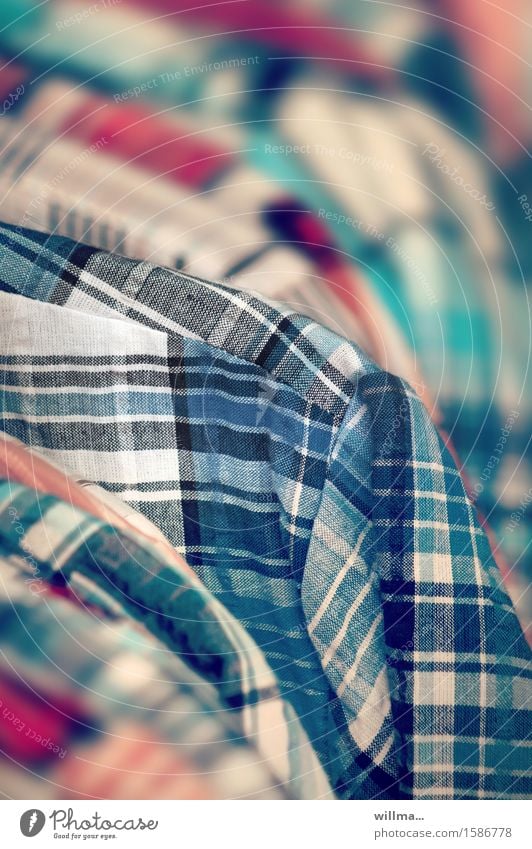 hemdartigkeiten Textilindustrie Handel Hemd kariert Bekleidung Mode Karohemd mehrfarbig Auswahl Angebot von der Stange Farbfoto Detailaufnahme Muster