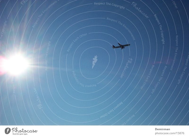 flugzeug zur sonne Flugzeug Ferien & Urlaub & Reisen obskur Himmel Sonne blau fliegen