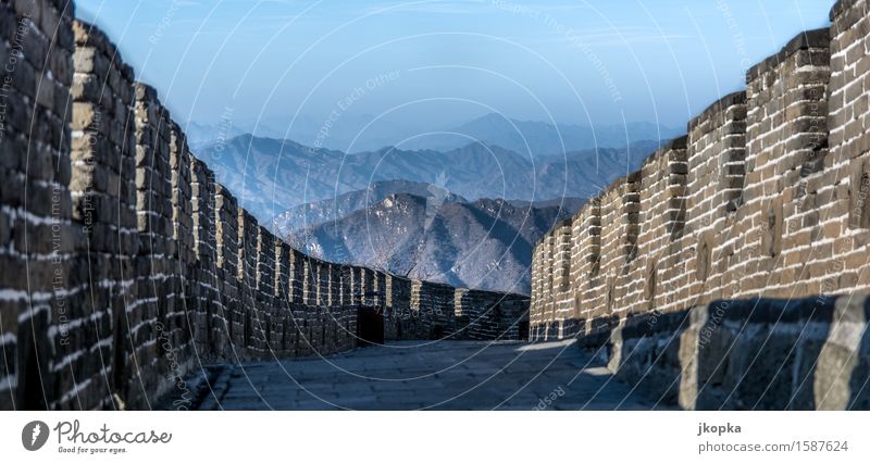 Ausblick auf der Chinesischen Mauer Ferien & Urlaub & Reisen Tourismus Abenteuer Ferne Freiheit Expedition Landschaft Wolkenloser Himmel Berge u. Gebirge