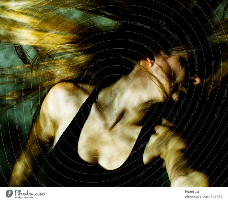 Energetisch Frau Unterwasseraufnahme Surrealismus Licht Lichtfleck Mensch Haare & Frisuren schütteln Kraft zielstrebig energiegeladen Dynamik planlos stark