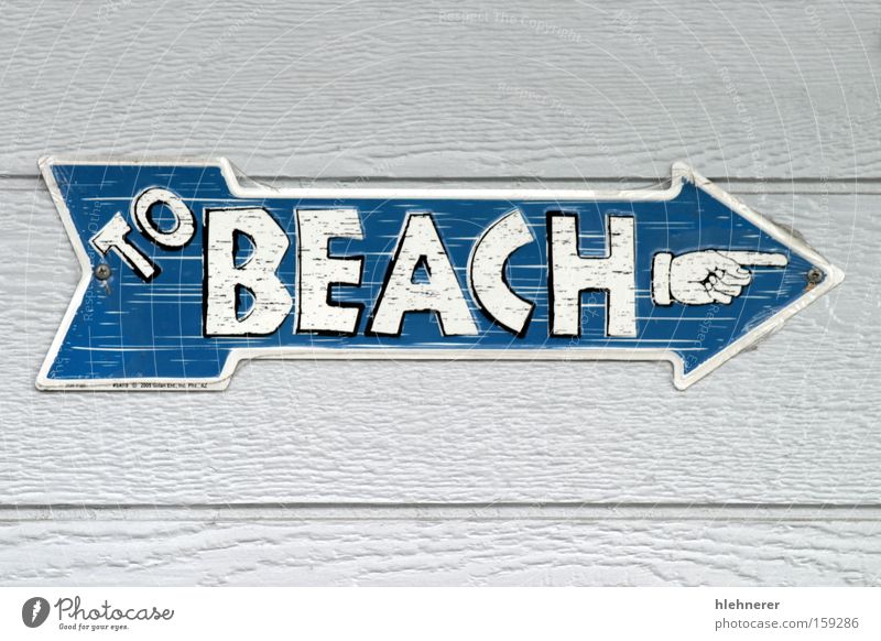 Zum Strand Zeichen Richtung blau Mitteilung Pfeil weiß Information nachgebaut Sommer Wege & Pfade Text Hinweisschild im Freien Urlaub zeigen