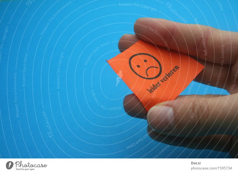 mimimi Spielen Hand Finger Papier Zettel Zeichen Schriftzeichen blau orange Gefühle Neugier Enttäuschung Frustration Erwartung Misserfolg Lotterielose Niete