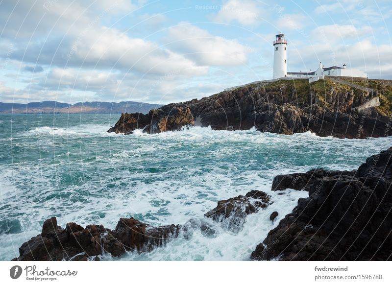 Fanad Lighthouse I Umwelt Natur Landschaft Himmel Frühling Küste Bucht Meer Leuchtturm Sehenswürdigkeit Schifffahrt Wasser entdecken Erholung Blick ästhetisch