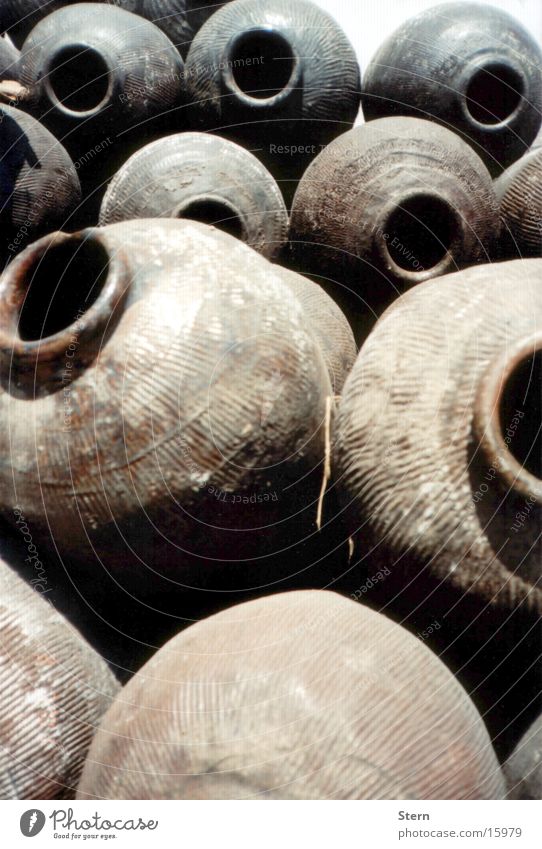 Krüge Krug Behälter u. Gefäße Vase Stapel Keramik Shanghai China Asien Handwerk Wasser