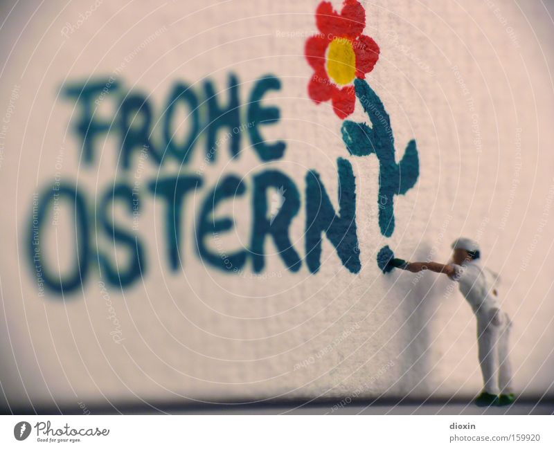 Ostergruß Ostern Frühling Blume Gemälde Anstreicher Maler Farbe Pinsel Schriftzeichen Buchstaben Graffiti Wand schreiben klein Makroaufnahme Gänseblümchen