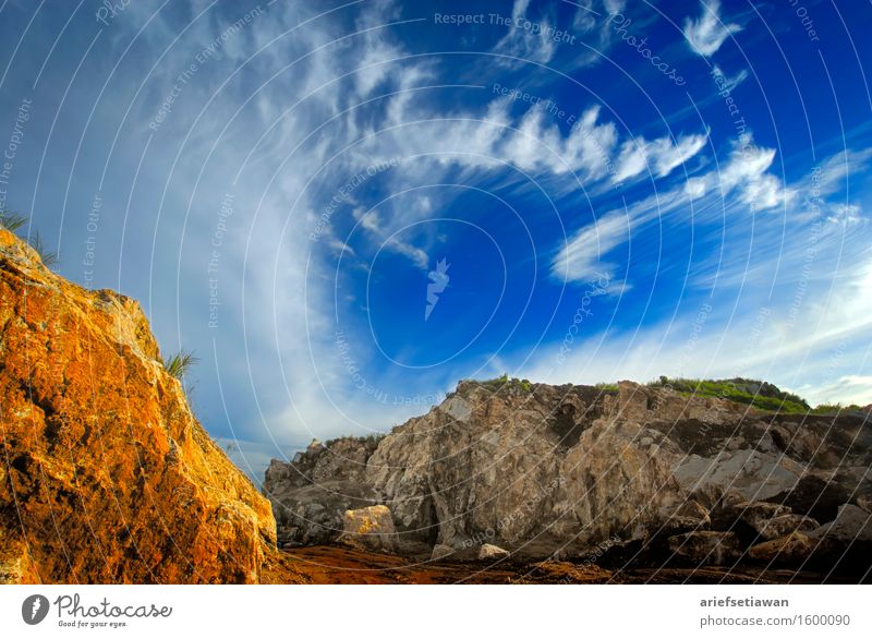 Yellow Rock und Wolkenbildung Umwelt Natur Landschaft Himmel Sonnenlicht Sommer Wärme Hügel Felsen Berge u. Gebirge Schlucht ästhetisch elegant Ferne frei heiß