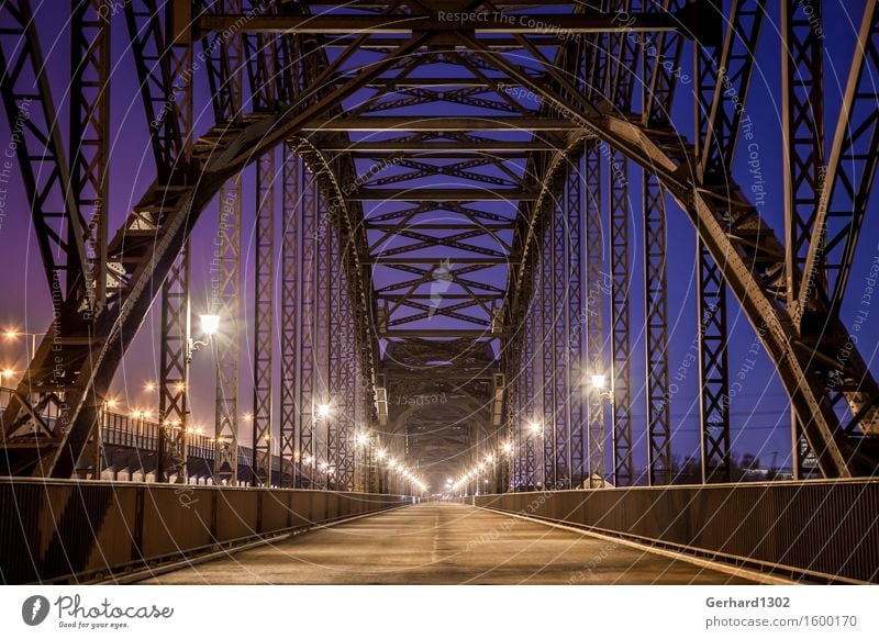 Historische Elbbrücken Hafenstadt Brücke Sehenswürdigkeit Verkehrswege Fahrrad Stahl ästhetisch außergewöhnlich elegant historisch blau Zufriedenheit komplex