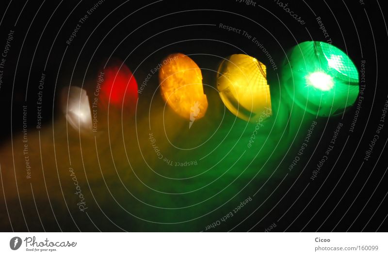 Weiß-Rot-Orange-Gelb-Grün mehrfarbig Licht Schatten Veranstaltung Musik Club Disco Bar Cocktailbar Konzert Nebel hell Farbe Beleuchtung elektrisch Elektrizität